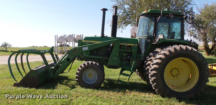 image for item K8222 1975 John Deere 4430 tractor