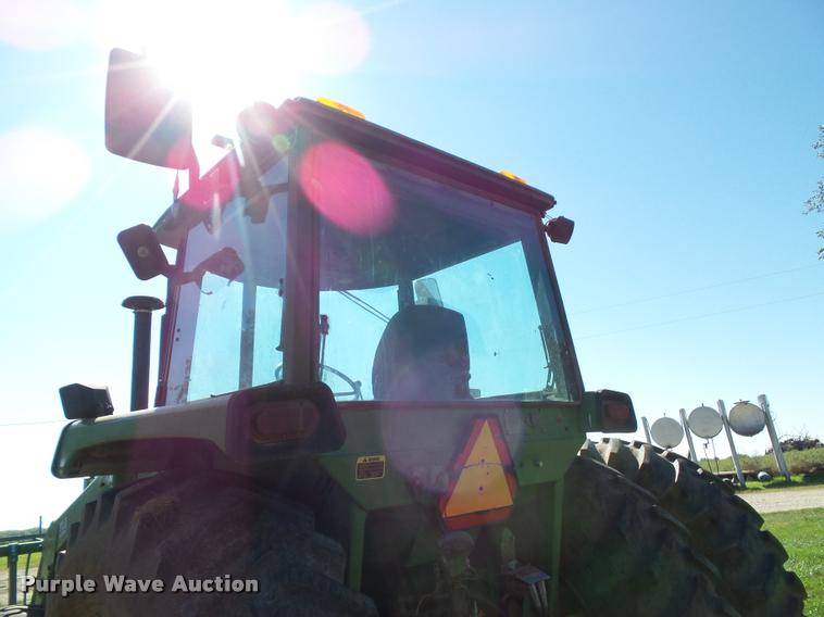 image for item K8222 1975 John Deere 4430 tractor