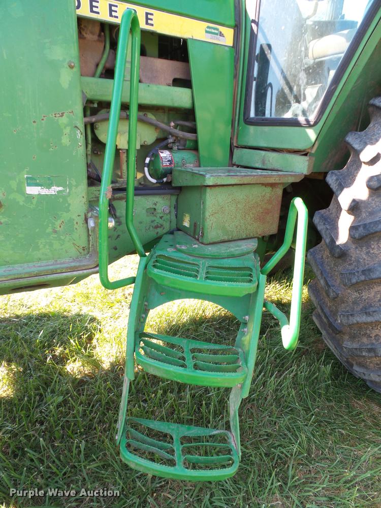 image for item K8222 1975 John Deere 4430 tractor