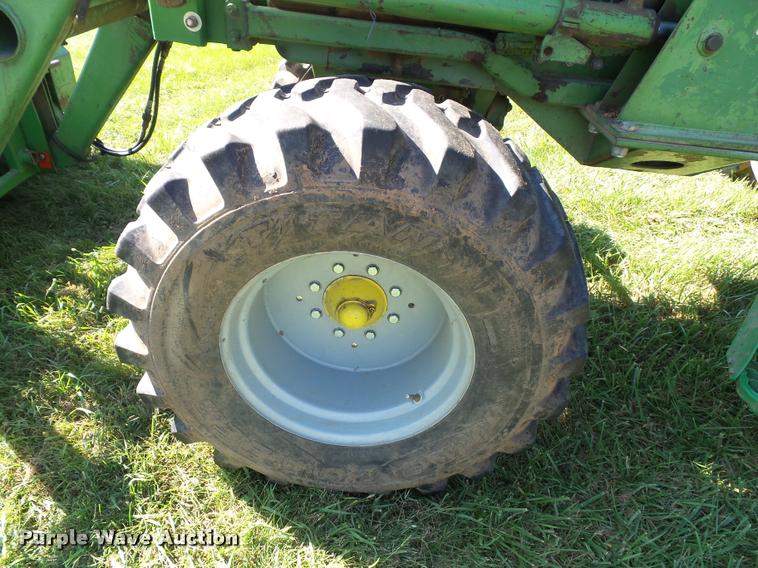image for item K8222 1975 John Deere 4430 tractor