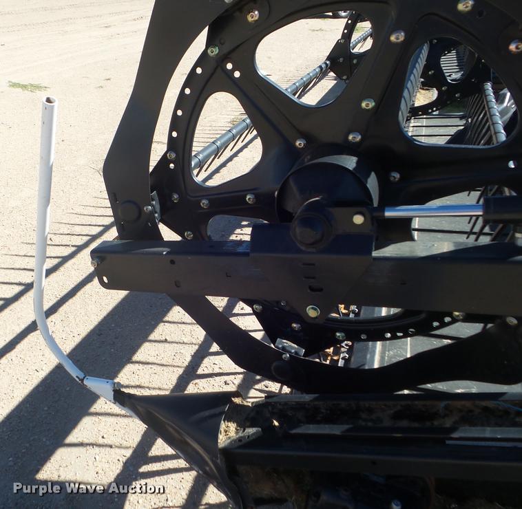 image for item L1667 2014 MacDon FD79 draper flex head