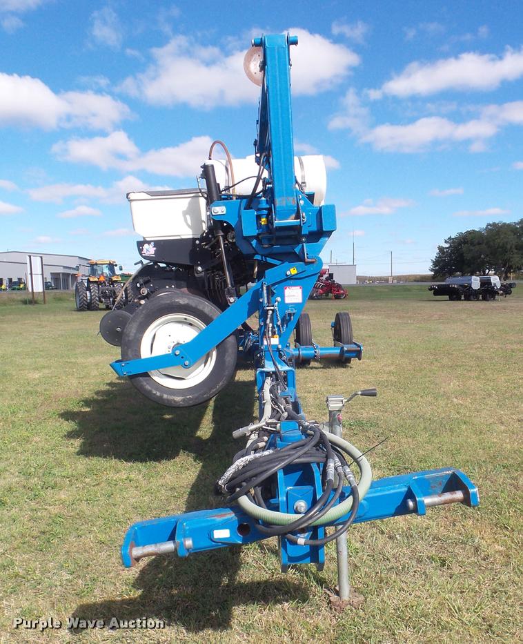 image for item L1673 2009 Kinze 3660 planter