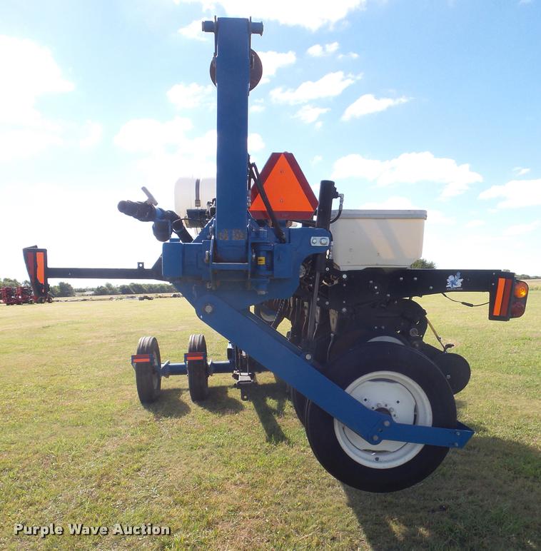 image for item L1673 2009 Kinze 3660 planter