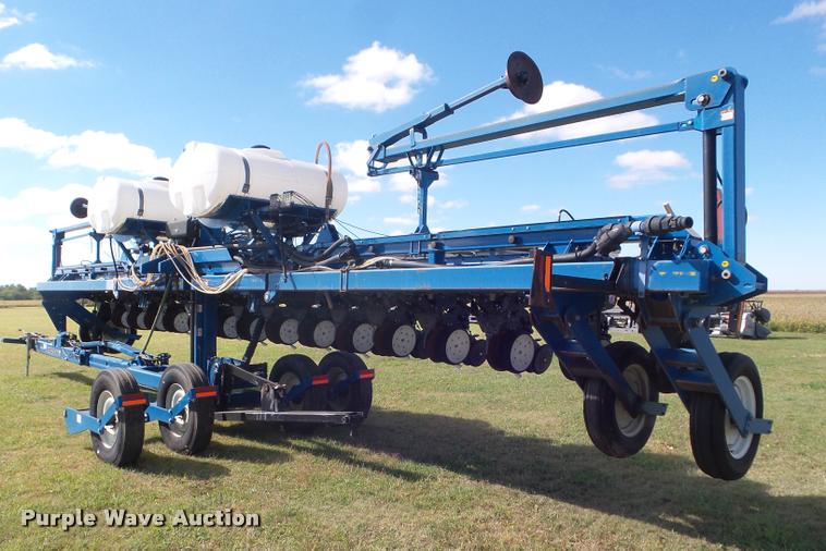 image for item L1673 2009 Kinze 3660 planter