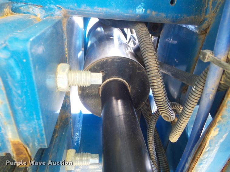 image for item L1673 2009 Kinze 3660 planter