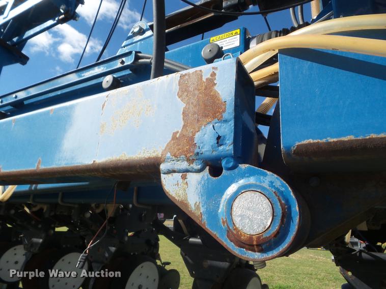 image for item L1673 2009 Kinze 3660 planter