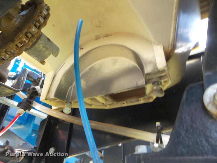 image for item L1673 2009 Kinze 3660 planter