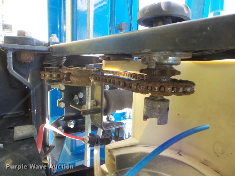 image for item L1673 2009 Kinze 3660 planter