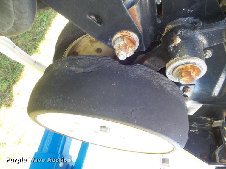 image for item L1673 2009 Kinze 3660 planter