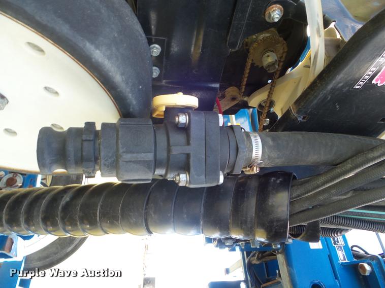 image for item L1673 2009 Kinze 3660 planter