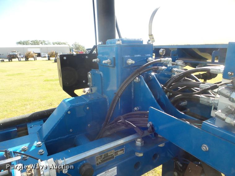 image for item L1673 2009 Kinze 3660 planter