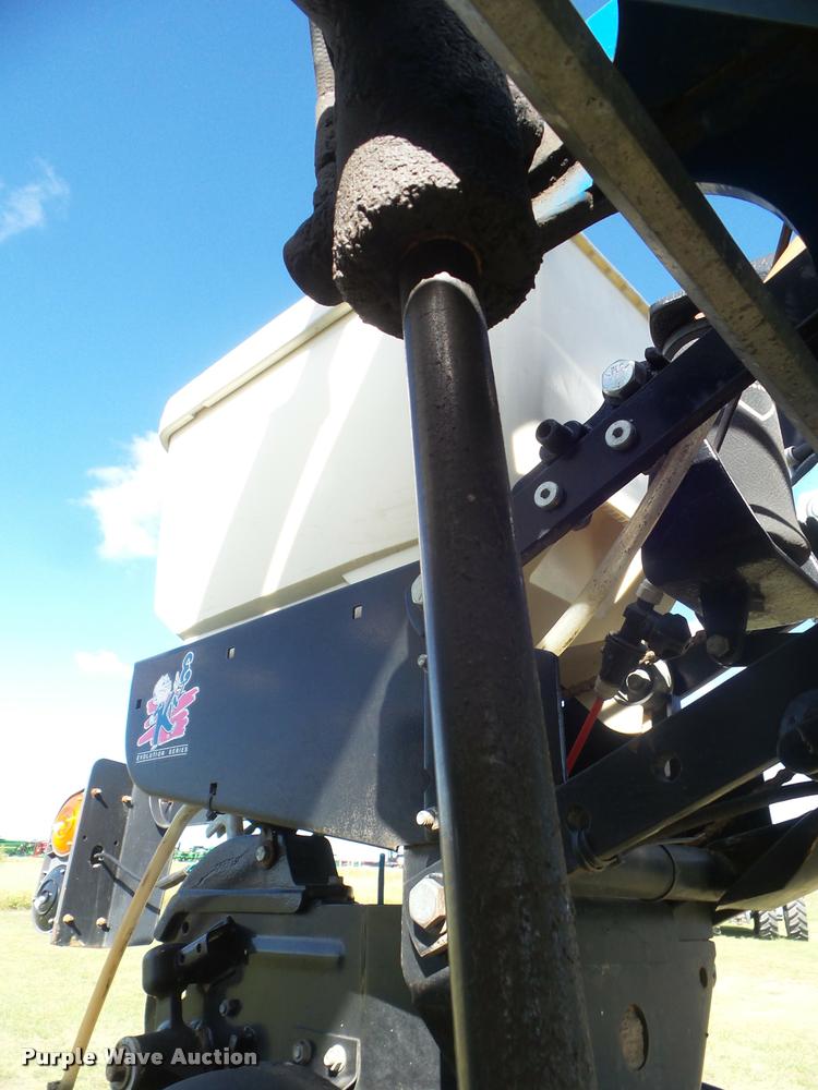 image for item L1673 2009 Kinze 3660 planter