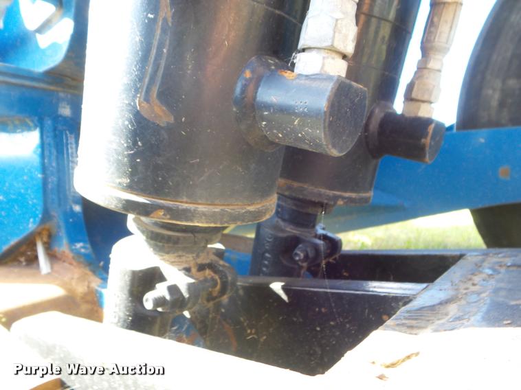 image for item L1673 2009 Kinze 3660 planter