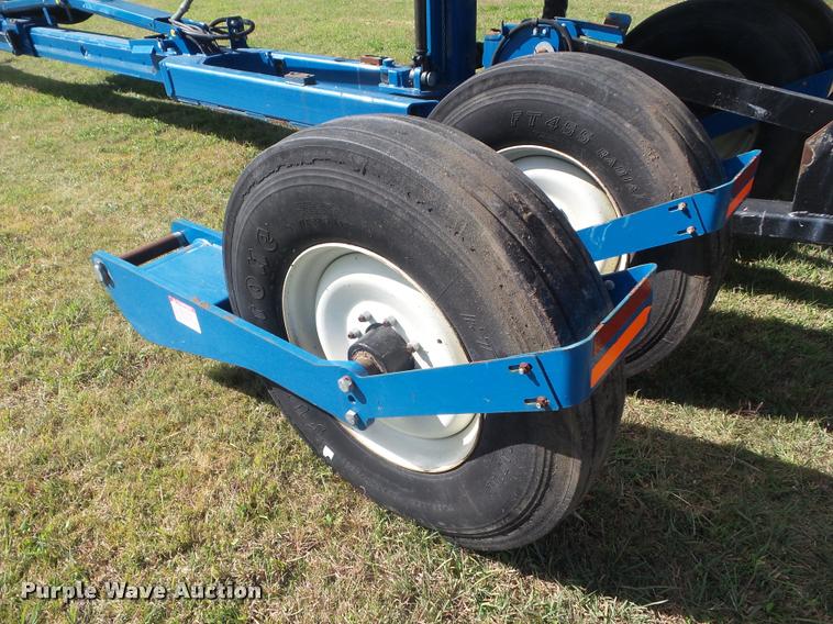 image for item L1673 2009 Kinze 3660 planter