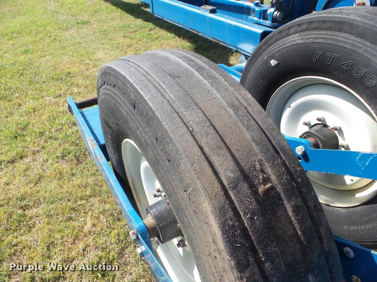 image for item L1673 2009 Kinze 3660 planter