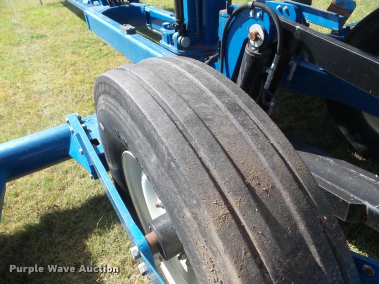 image for item L1673 2009 Kinze 3660 planter