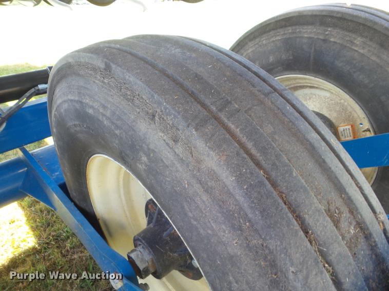 image for item L1673 2009 Kinze 3660 planter