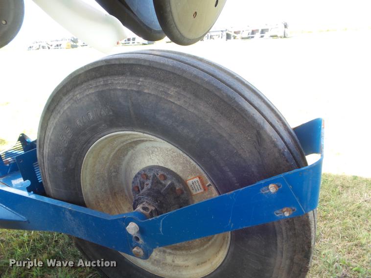 image for item L1673 2009 Kinze 3660 planter