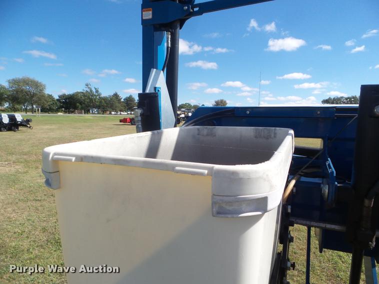 image for item L1673 2009 Kinze 3660 planter