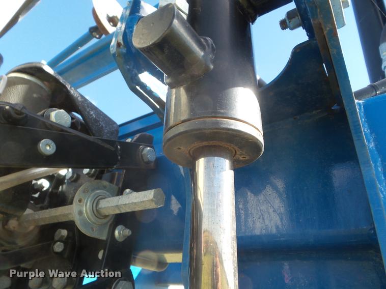 image for item L1673 2009 Kinze 3660 planter