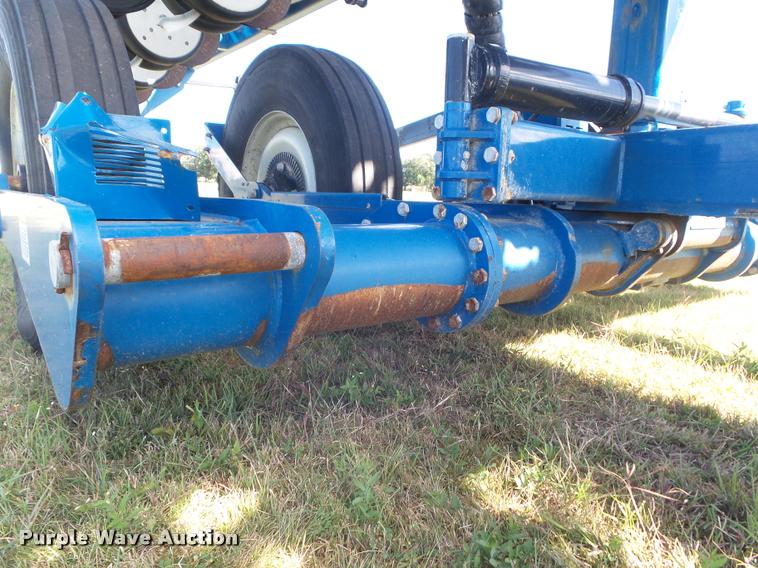 image for item L1673 2009 Kinze 3660 planter
