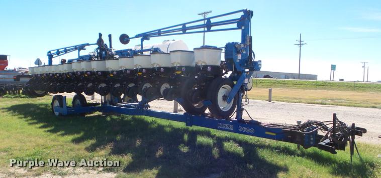 image for item L1680 2006 Kinze 3600 no-till planter