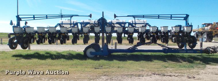 image for item L1680 2006 Kinze 3600 no-till planter