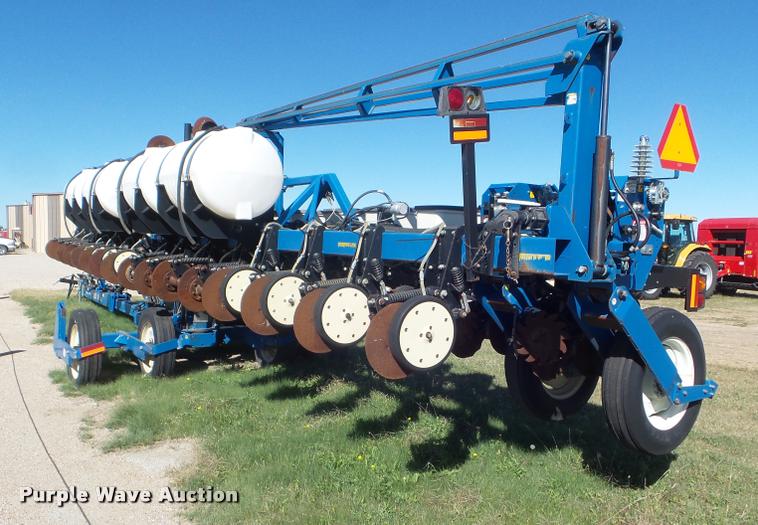 image for item L1680 2006 Kinze 3600 no-till planter