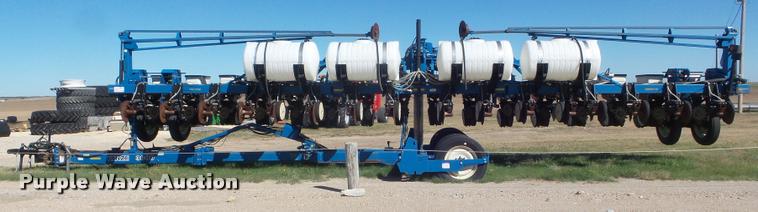 image for item L1680 2006 Kinze 3600 no-till planter