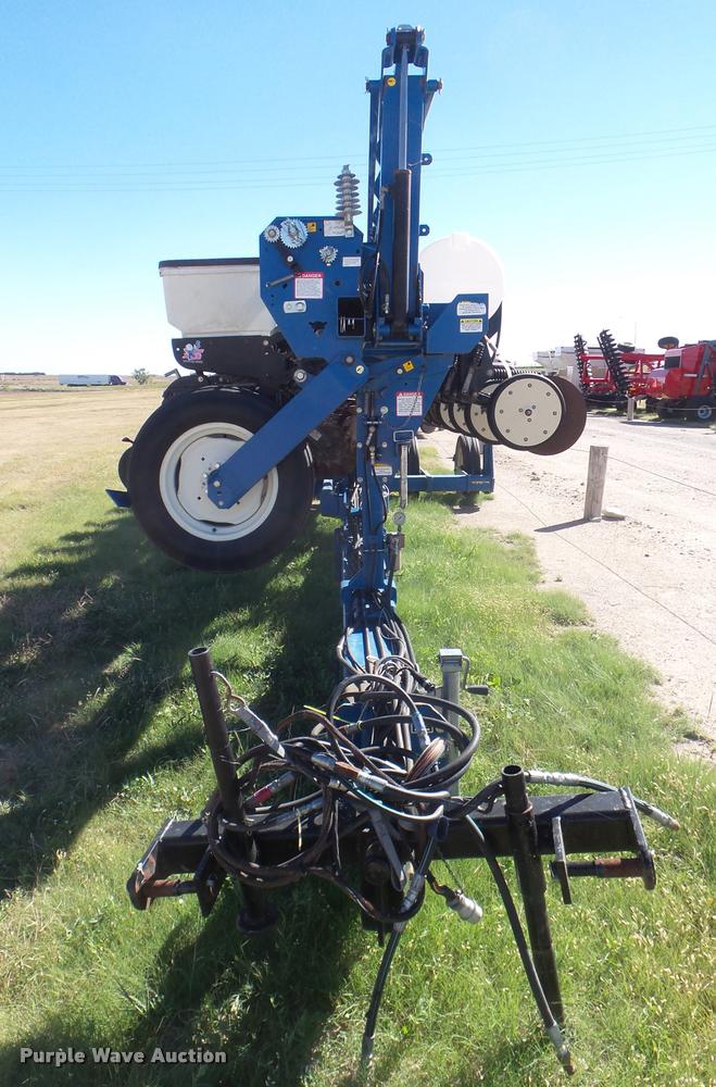 image for item L1680 2006 Kinze 3600 no-till planter