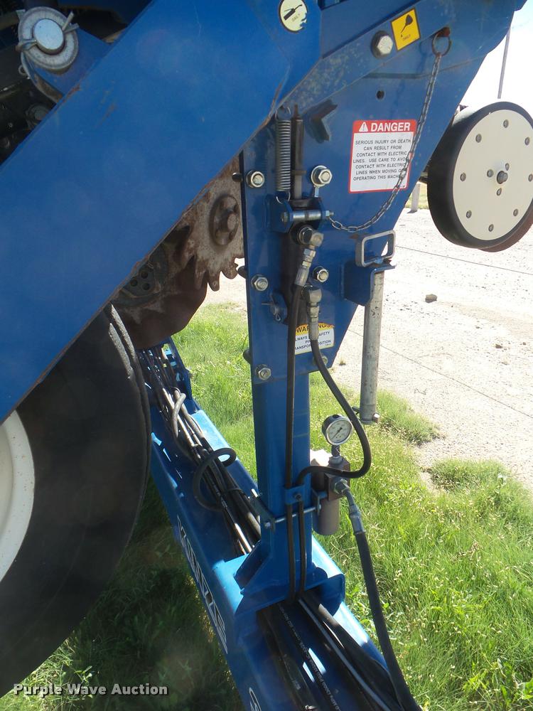 image for item L1680 2006 Kinze 3600 no-till planter