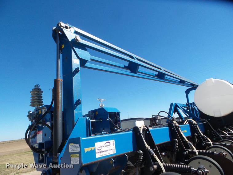 image for item L1680 2006 Kinze 3600 no-till planter