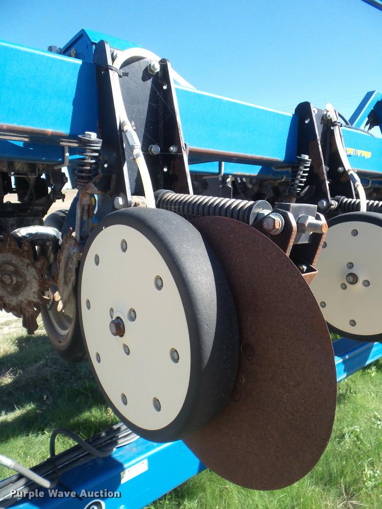 image for item L1680 2006 Kinze 3600 no-till planter