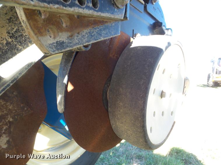 image for item L1680 2006 Kinze 3600 no-till planter