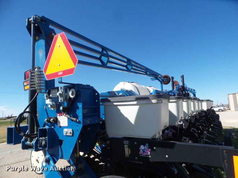 image for item L1680 2006 Kinze 3600 no-till planter