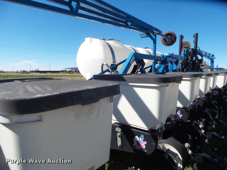 image for item L1680 2006 Kinze 3600 no-till planter