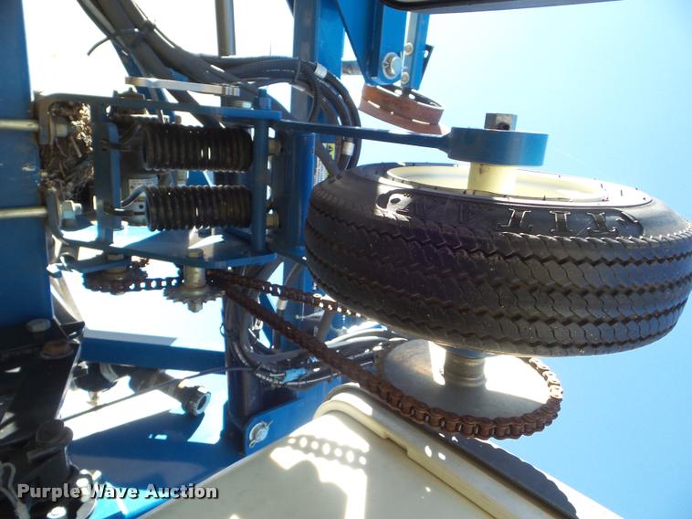 image for item L1680 2006 Kinze 3600 no-till planter
