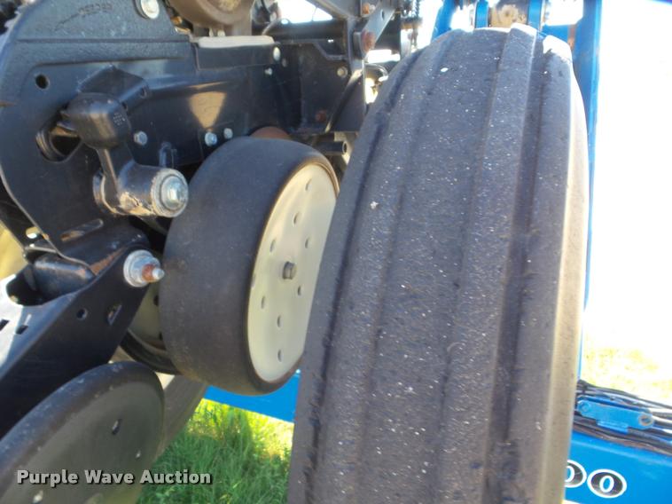 image for item L1680 2006 Kinze 3600 no-till planter