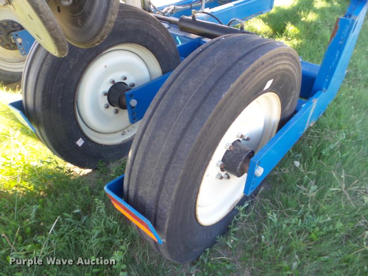 image for item L1680 2006 Kinze 3600 no-till planter