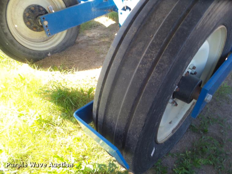 image for item L1680 2006 Kinze 3600 no-till planter