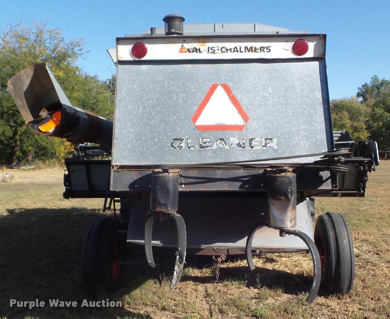 image for item L1712 1975 Gleaner L combine