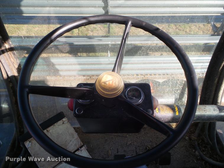 image for item L1712 1975 Gleaner L combine