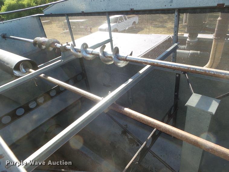 image for item L1712 1975 Gleaner L combine