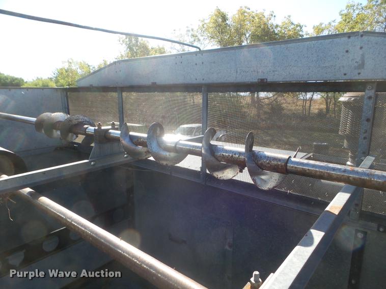 image for item L1712 1975 Gleaner L combine