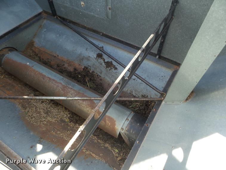 image for item L1712 1975 Gleaner L combine