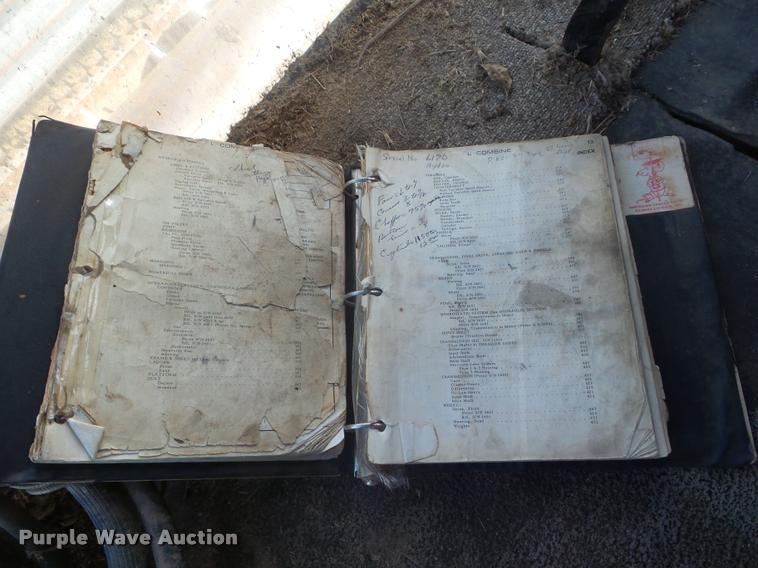 image for item L1712 1975 Gleaner L combine