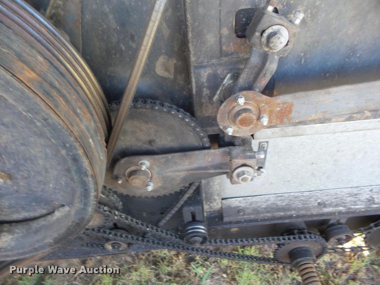 image for item L1712 1975 Gleaner L combine