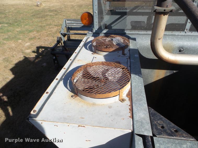 image for item L1712 1975 Gleaner L combine