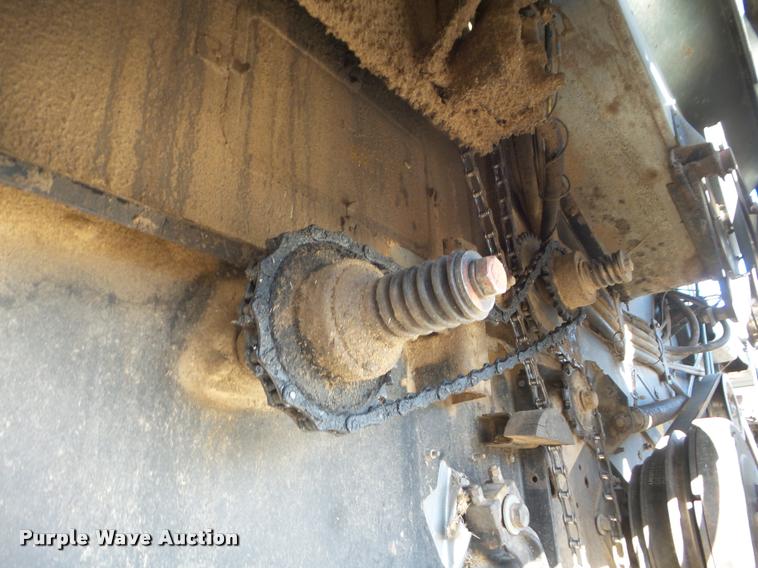 image for item L1712 1975 Gleaner L combine