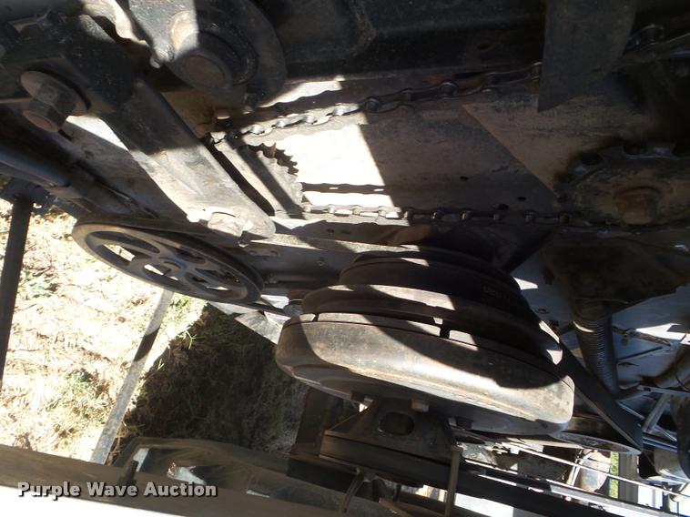 image for item L1712 1975 Gleaner L combine